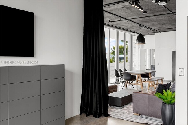 Building Photo - 1700 Meridian Ave