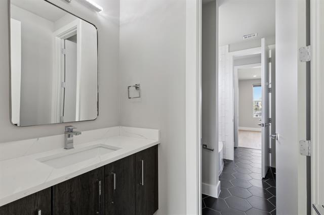 Building Photo - 2228 Wycliff Ave