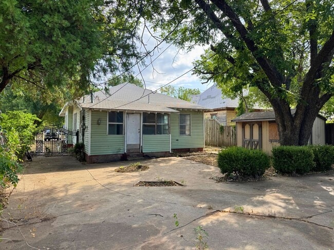 Building Photo - 1504 Austin St