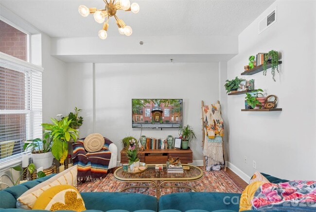 Building Photo - 1320 Fillmore Ave