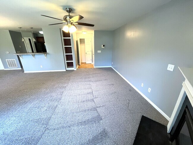 Building Photo - 4702 Pennoak Ln