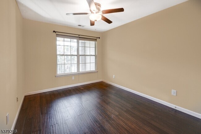 Building Photo - 40 Taft Ln