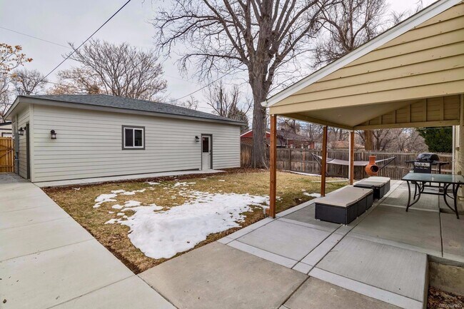 Building Photo - Gorgeous Home in Great Neighborhood! Licen...