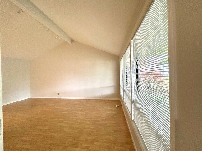 Building Photo - Beautiful 4BD Home | Fireplace, Fenced Backyard, Deck, Garage & A/C