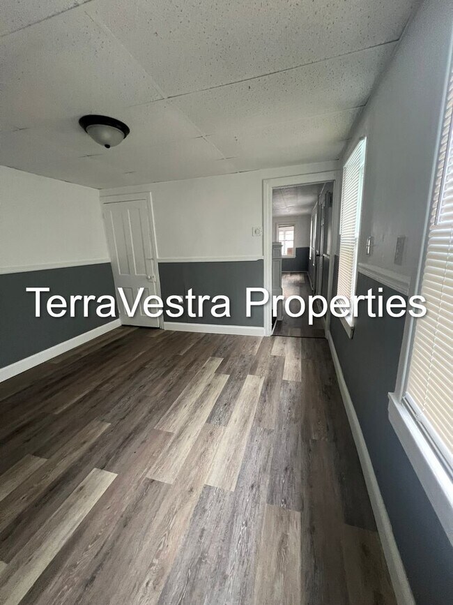 Building Photo - 3 Bed Single Family in Salem. Eligible for $500 Security Deposit.