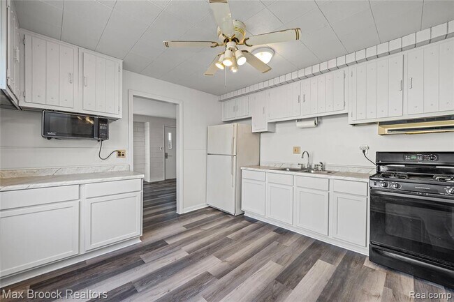 Building Photo - 19217 Birmingham St