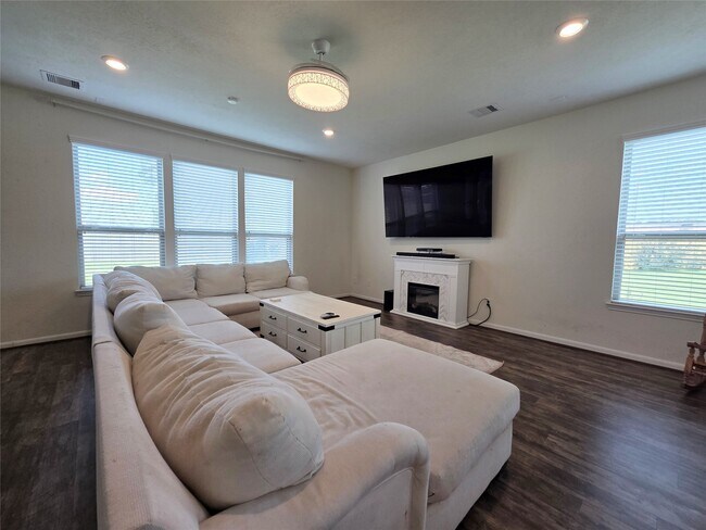 Building Photo - 25553 Kensington Lk Dr