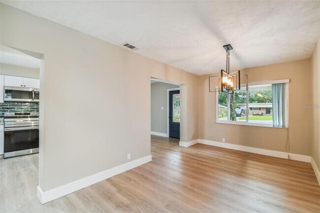 Building Photo - 1717 W Eldred Dr
