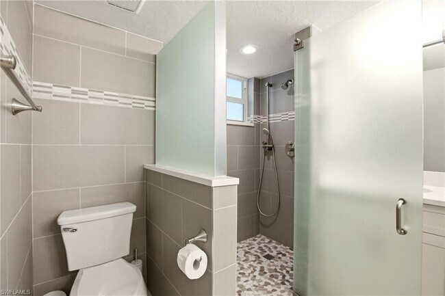 Building Photo - 5550 Heron Point Dr