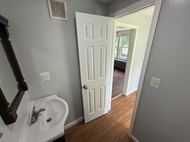 Building Photo - 302 Horace Ave