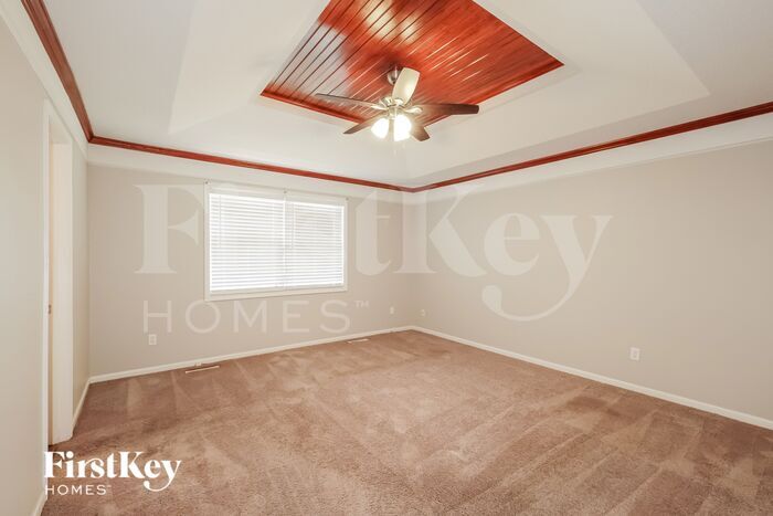 Building Photo - 305 W Laredo Trail