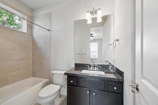 Building Photo - 5644 Larkin St