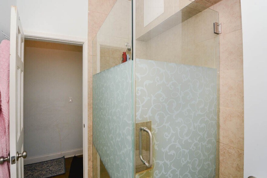 Building Photo - 2347 W 24th Pl