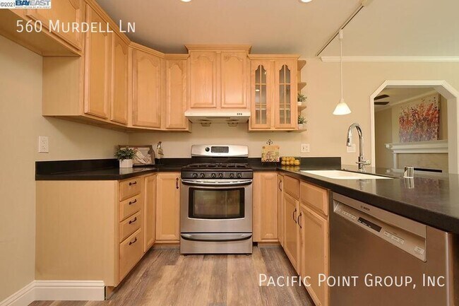 Building Photo - 560 Murdell Ln