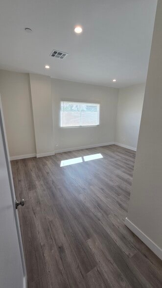 Building Photo - 6722 Simpson Ave