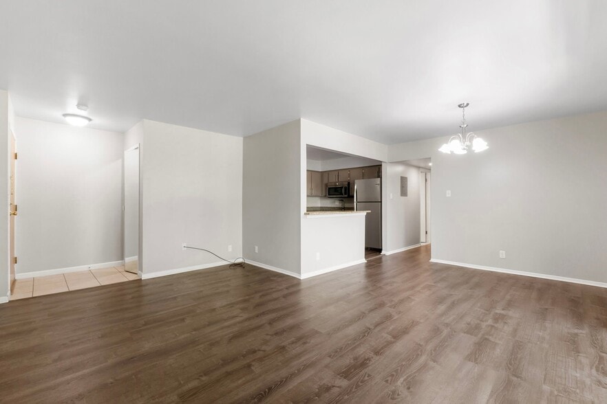 Building Photo - 8657 Kennedy Cir N