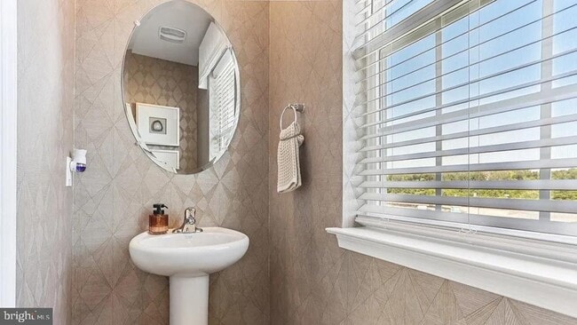 Building Photo - 175 Sandy Rdg Rd