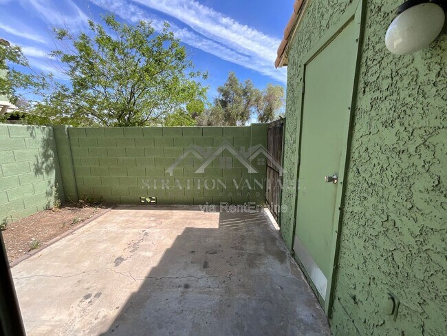 Building Photo - 10203 N 7th Pl