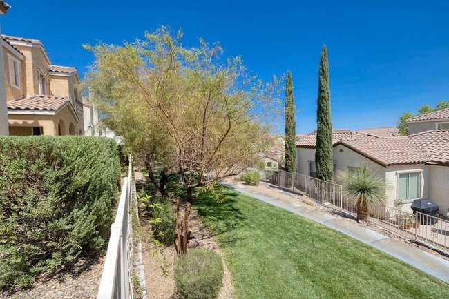 Building Photo - Well Kept Summerlin 3 Bedroom Home