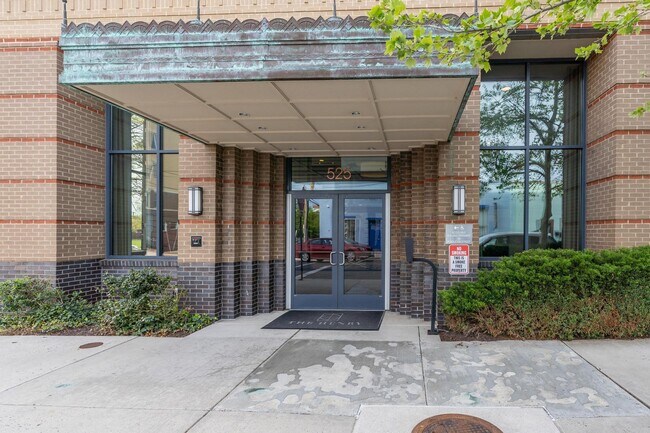 Building Photo - 525 N Fayette St