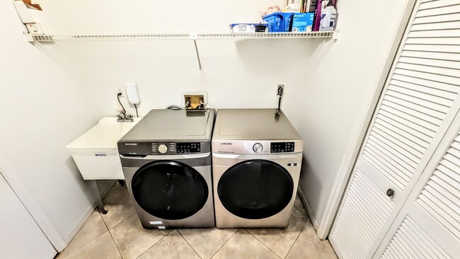 Building Photo - Annual UNfurnished 2/2 SFH in Palm-Aire