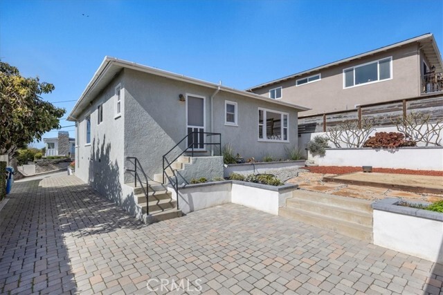 Building Photo - 3644 S Cabrillo Ave