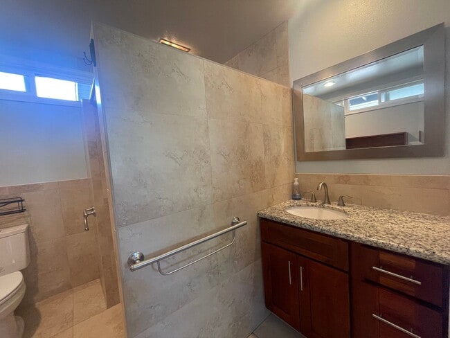 Building Photo - SINGLE LEVEL ONE BEDROOM DUPLEX UNIT IN KAILUA