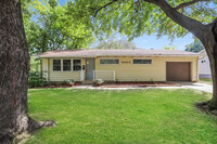 Building Photo - Super Cute Three Bedroom