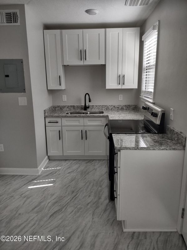 Building Photo - 1552 Naldo Ave