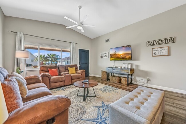 Building Photo - 21600 Zachary Dr