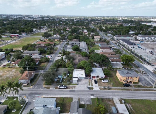 Building Photo - 707 NW 3rd Ave