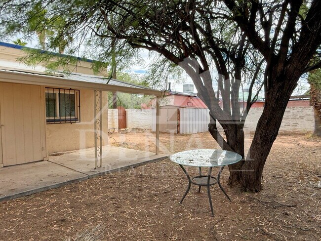 Building Photo - 3215 E Willard St