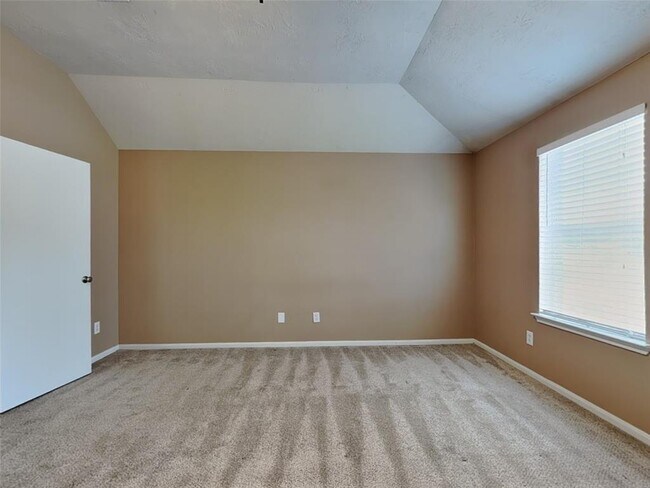 Building Photo - 6611 Dillon Dr