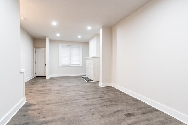 Building Photo - 2424 N Gratz St