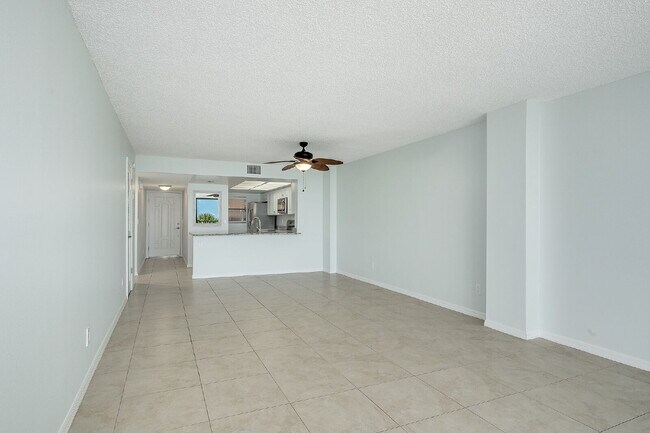 Building Photo - 1/1 Oceanfront condo with resort-like amenities!
