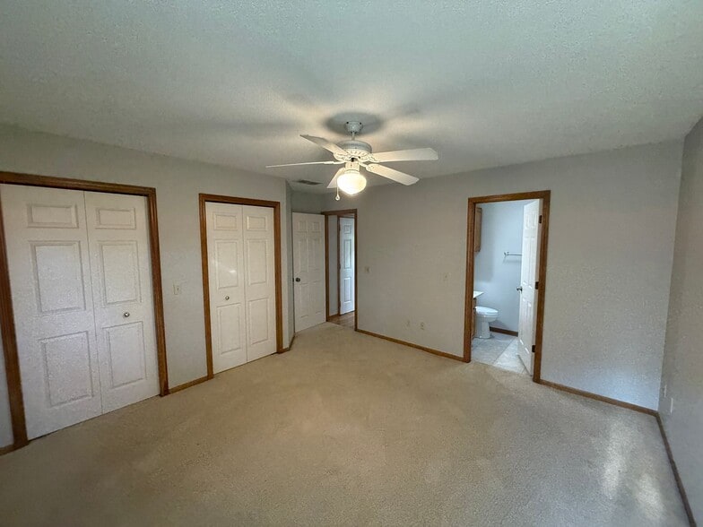 Building Photo - 5018 Goldfinch Ln