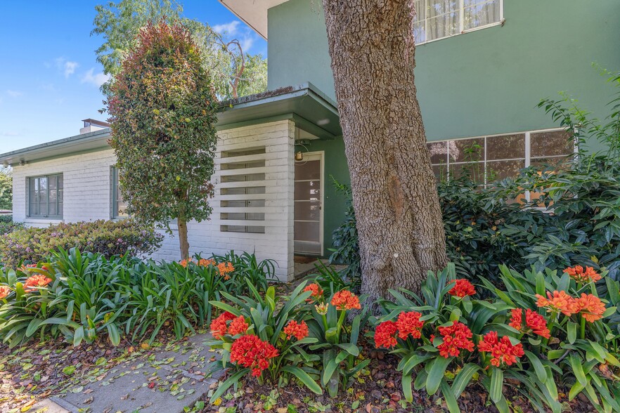 Building Photo - 5146 Village Grn