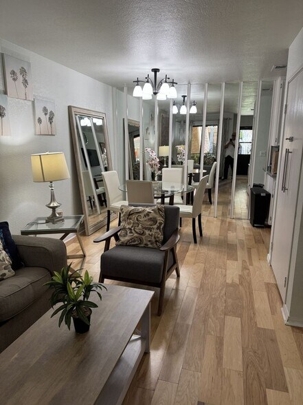 Building Photo - 2801 Los Felices Cir E