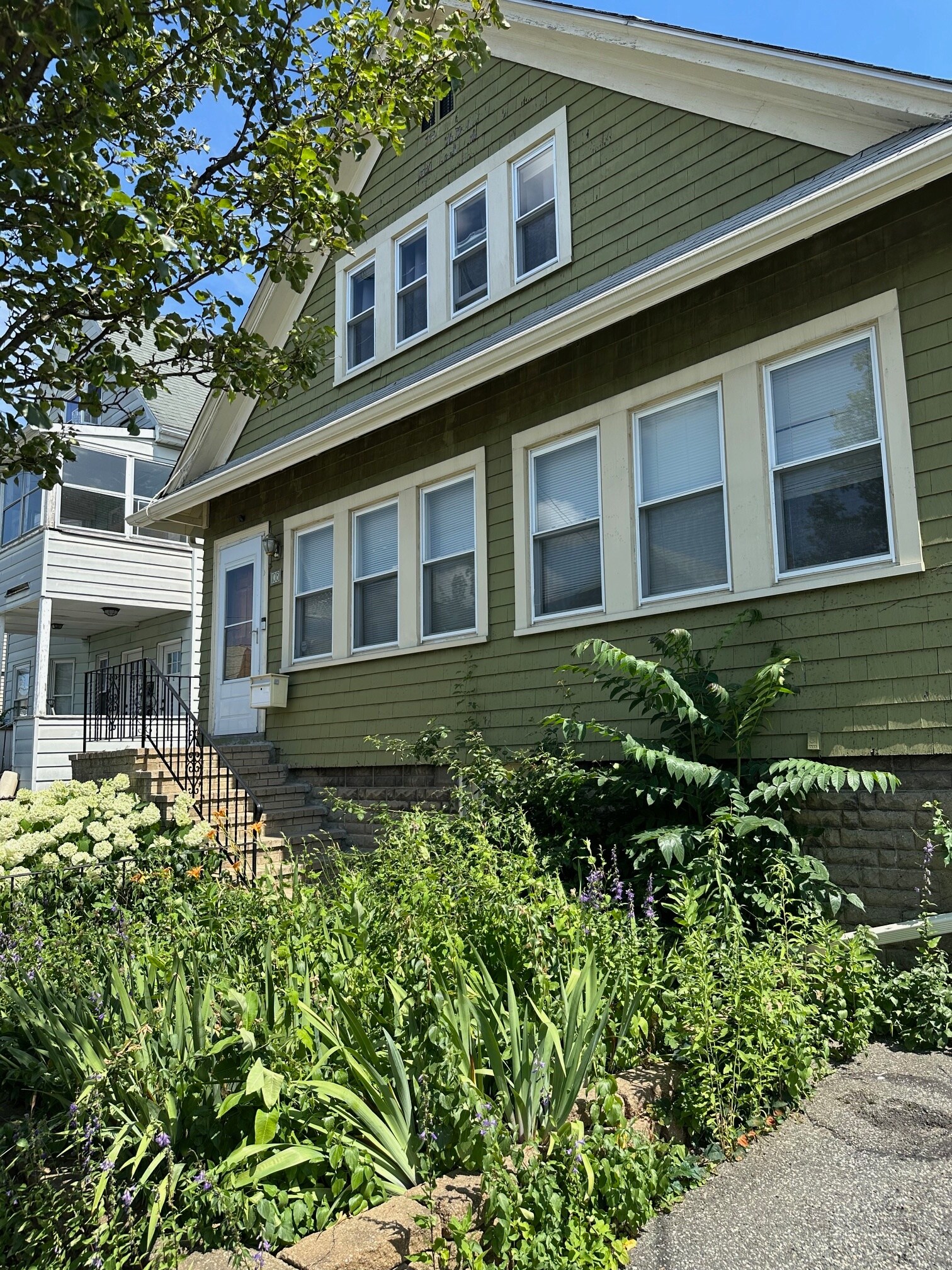 Building Photo - 108 Bowdoin St