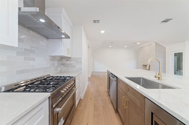 Building Photo - 15651 Whitewater Ln