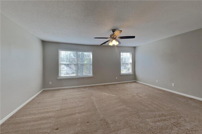 Building Photo - 573 Grandview Cir