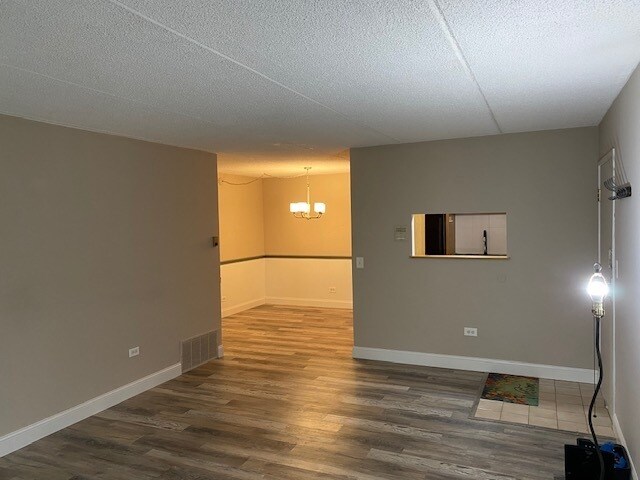 Building Photo - 5S066 Pebblewood Ln