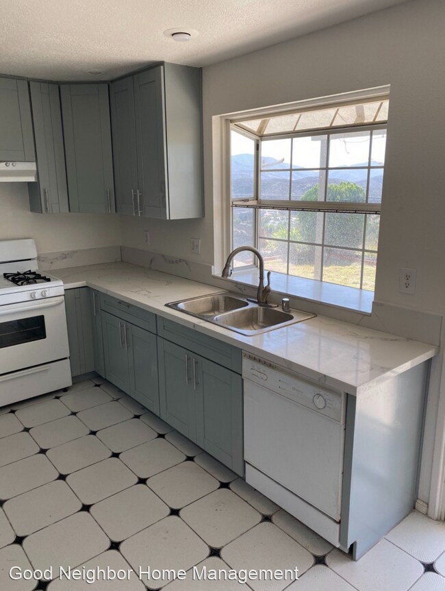 Building Photo - 4 br, 2.5 bath House - 3807 Via Escuda