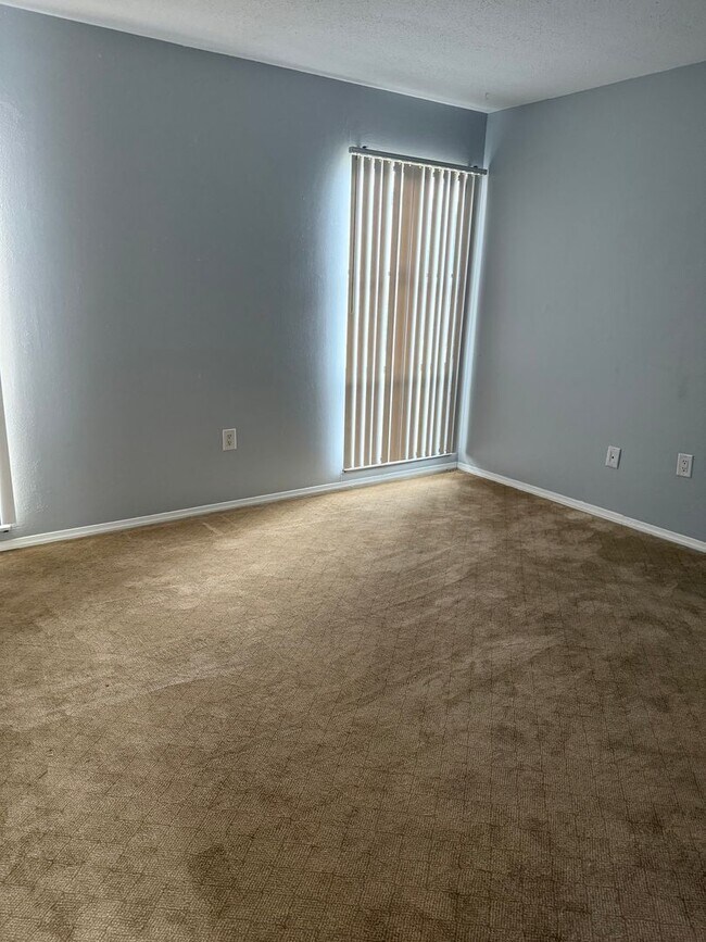 Building Photo - LEASE NOW AND ENJOY 50% OFF 2ND MONTH! Location is key! 876 SF Unit- 2 bd/ 1 ba near UF - Brandyw...