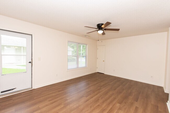 Building Photo - 241 Lakewood Dr