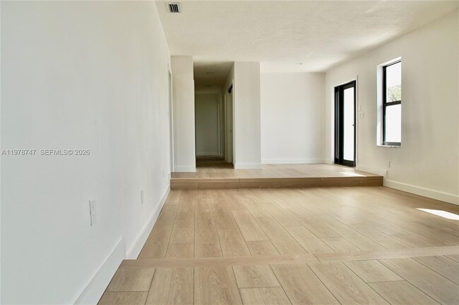 Building Photo - 12504 SW 99th Ave