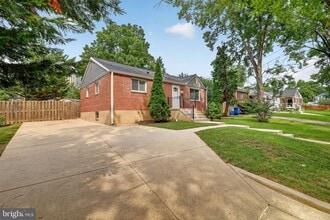 Building Photo - 11102 Bucknell Dr