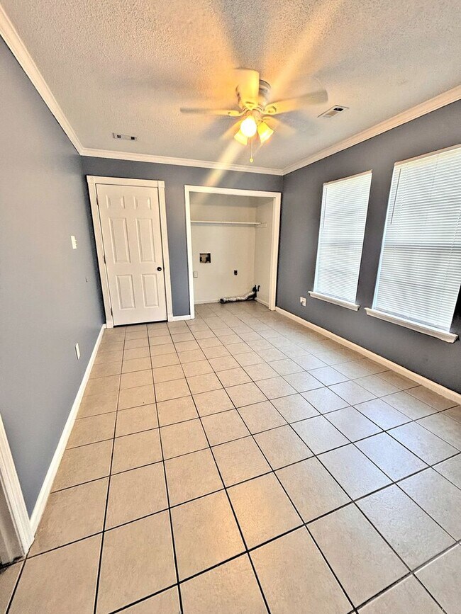Building Photo - 2932 McDonald Ct SW