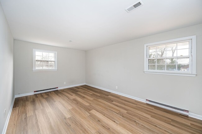 Building Photo - Beautiful Hopewell Move In Ready Home!