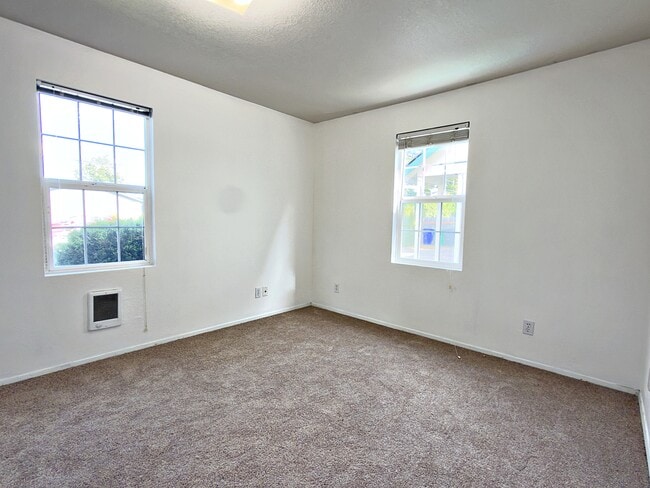 Building Photo - 905 NE 94th Ave